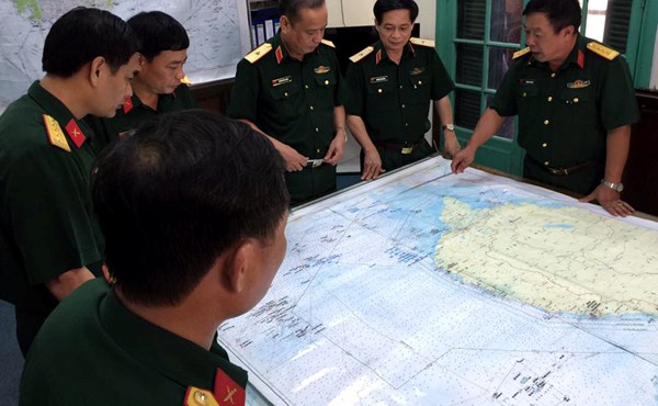 Khẩn trương tìm kiếm hai thuyền viên mất tích trên biển Bình Thuận