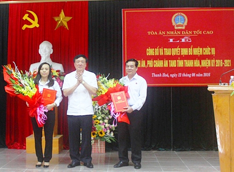 Trao quyết định bổ nhiệm chức vụ Chánh án, Phó Chánh án TAND tỉnh Thanh Hóa