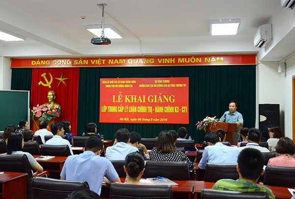 Bồi dưỡng lý luận chính trị - hành chính cho gần 100 cán bộ thuộc các cơ quan Trung ương