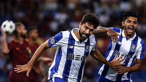 Porto gây cú sốc đầu tiên tại Champions League