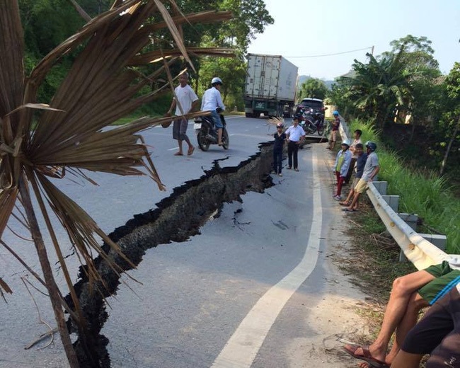 Yên Bái Cần sớm khắc phục sự cố nứt, sụt lún nghiêm trọng xuất hiện trên quốc lộ 32C