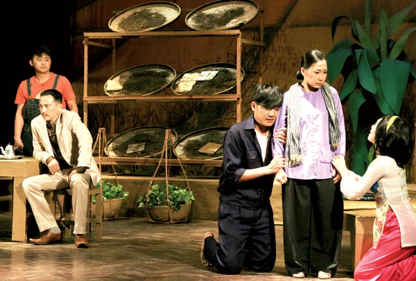 Sân khấu xã hội hóa Bươn chải, liều lĩnh và đơn độc