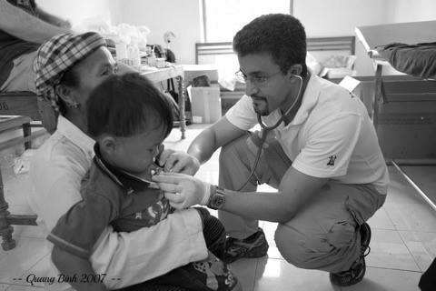 Khám và điều trị miễn phí cho người dân thuộc chín xã nghèo của huyện miền núi Kon Plông - thuộc tỉnh Kon Tum