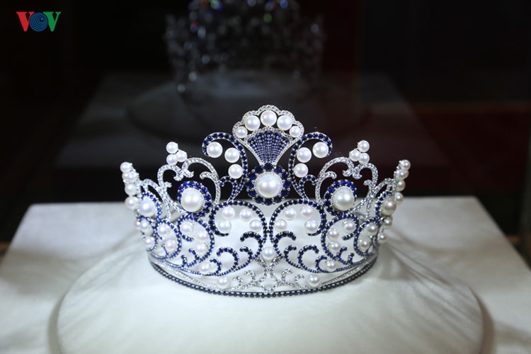 Vương miện và trách nhiệm cộng đồng