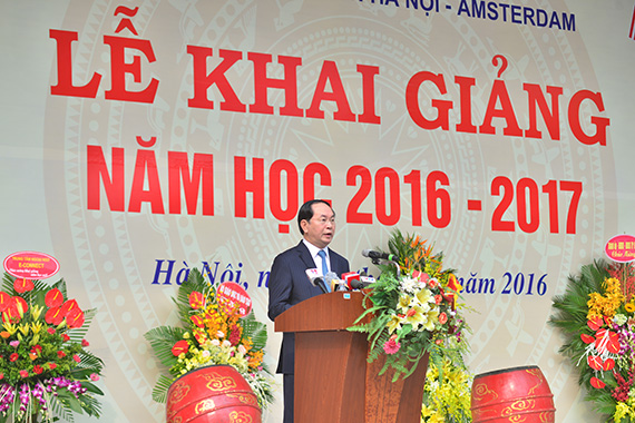 Chủ tịch nước Trần Đại Quang đánh trống khai giảng tại Trường THPT Chuyên Hà Nội - Amsterdam