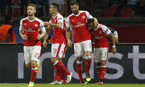 Arsenal may mắn giành 1 điểm tại Paris