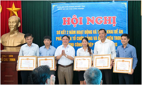 Bắc Giang Xây dựng và phát triển tổ chức cơ sở đảng, đoàn thể trong các DNNKVNN