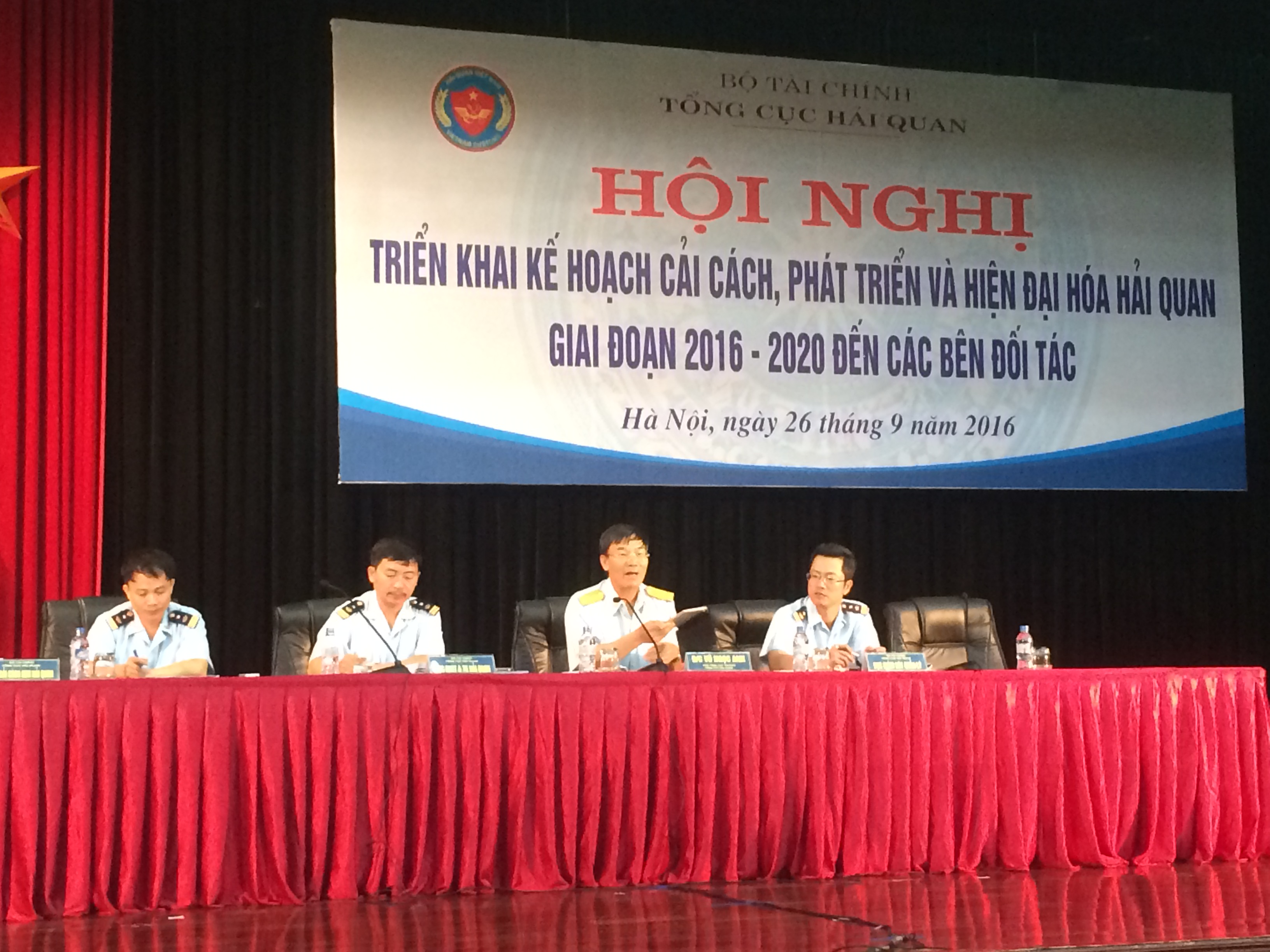 Tháo gỡ đồng bộ mới mong hiện đại hóa hải quan