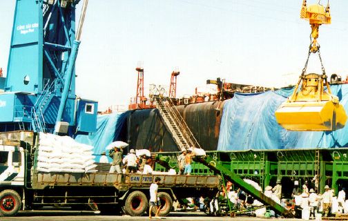 Nhiều vi phạm trong quản lý tạm nhập, tái xuất hàng hóa