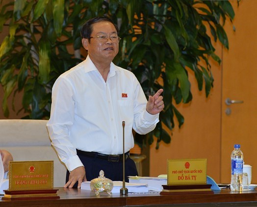 Ủy ban Thường vụ Quốc hội xem xét, cho ý kiến về dự án Luật Quản lý, sử dụng vũ khí, vật liệu nổ và công cụ hỗ trợ
