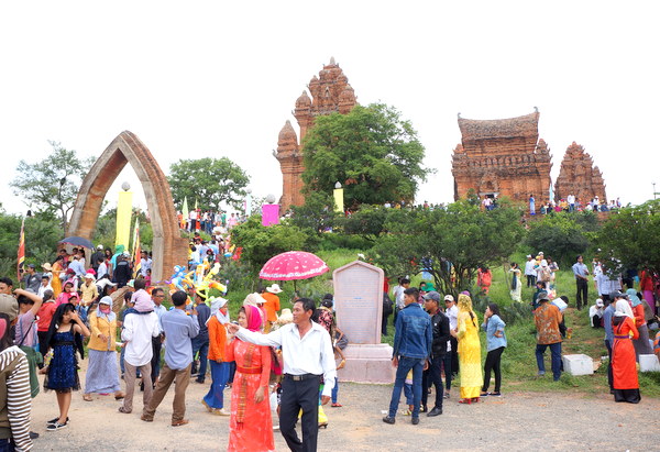 Cộng đồng người Chăm Ninh Thuận vào hội Katê