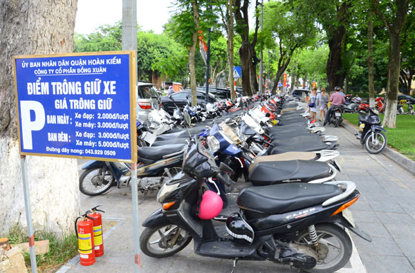 Hà Nội Phạt hơn 120 triệu đồng vi phạm trên tuyến phố đi bộ quanh hồ Hoàn Kiếm