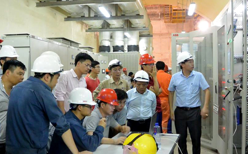 Khen thưởng vượt tiến độ Dự án Thủy điện Huội Quảng