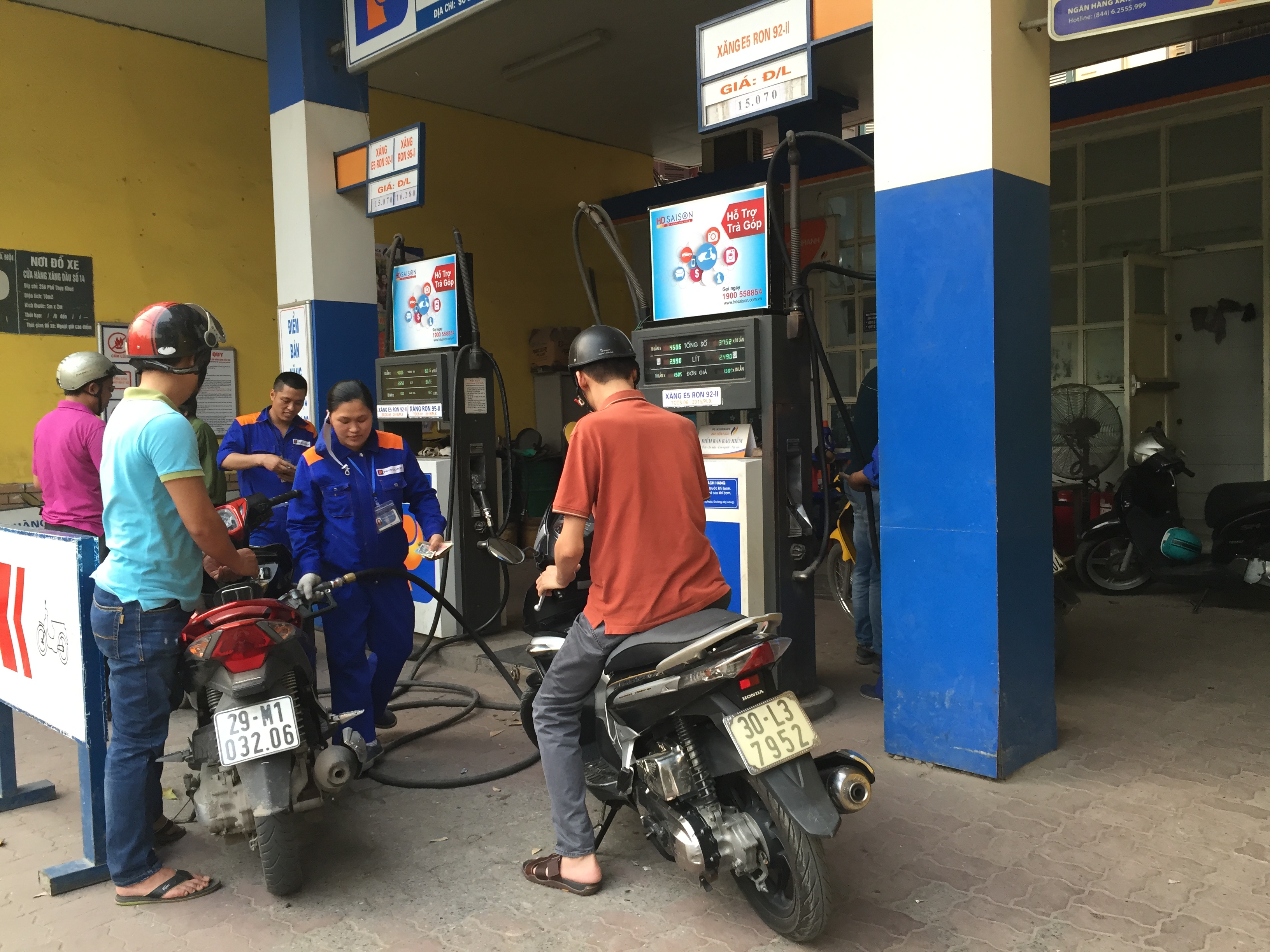 Petrolimex giảm giá xăng liên tiếp trong 5 ngày thứ Bảy