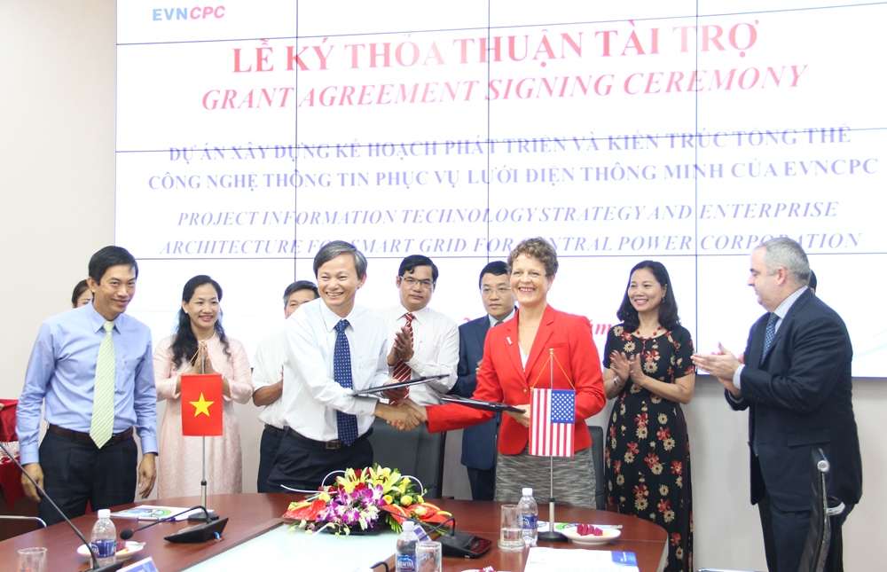 Hơn 820 000 USD hỗ trợ kỹ thuật phục vụ lưới điện thông minh tại miền Trung