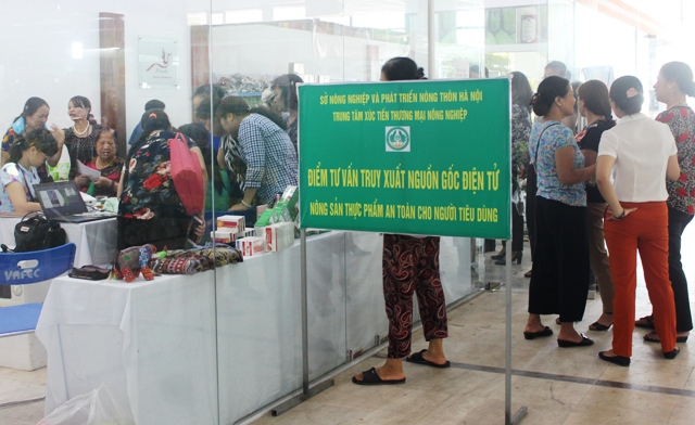 Nhộn nhịp Tuần lễ nhận diện nông sản thực phẩm an toàn và đặc sản các tỉnh Bắc Bộ 2016