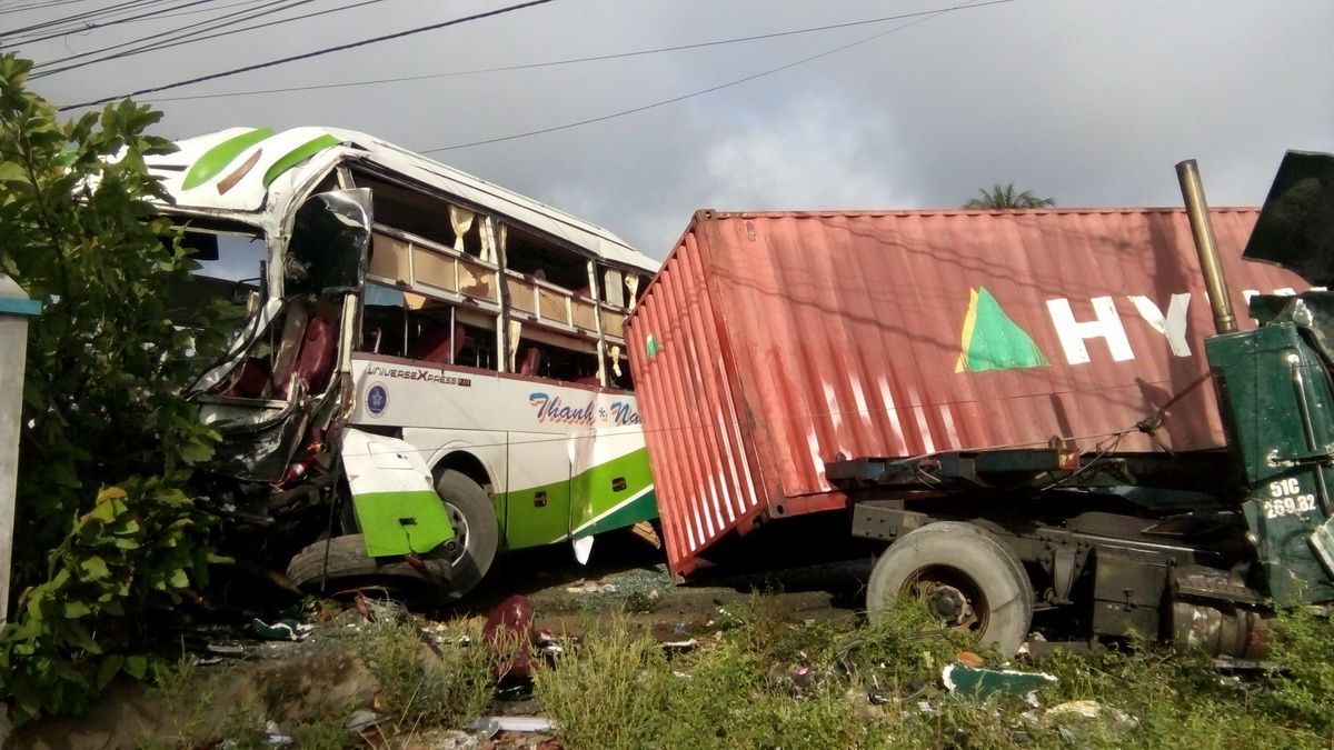 Bến Tre Tai nạn giao thông làm 17 người thương vong