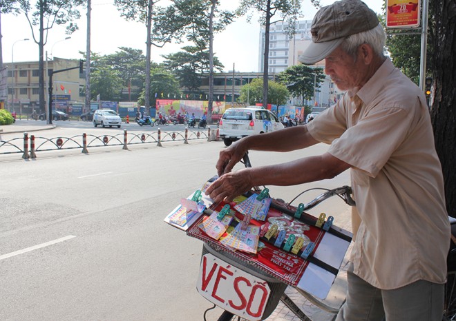Xử phạt người bán vé số “trái tuyến”