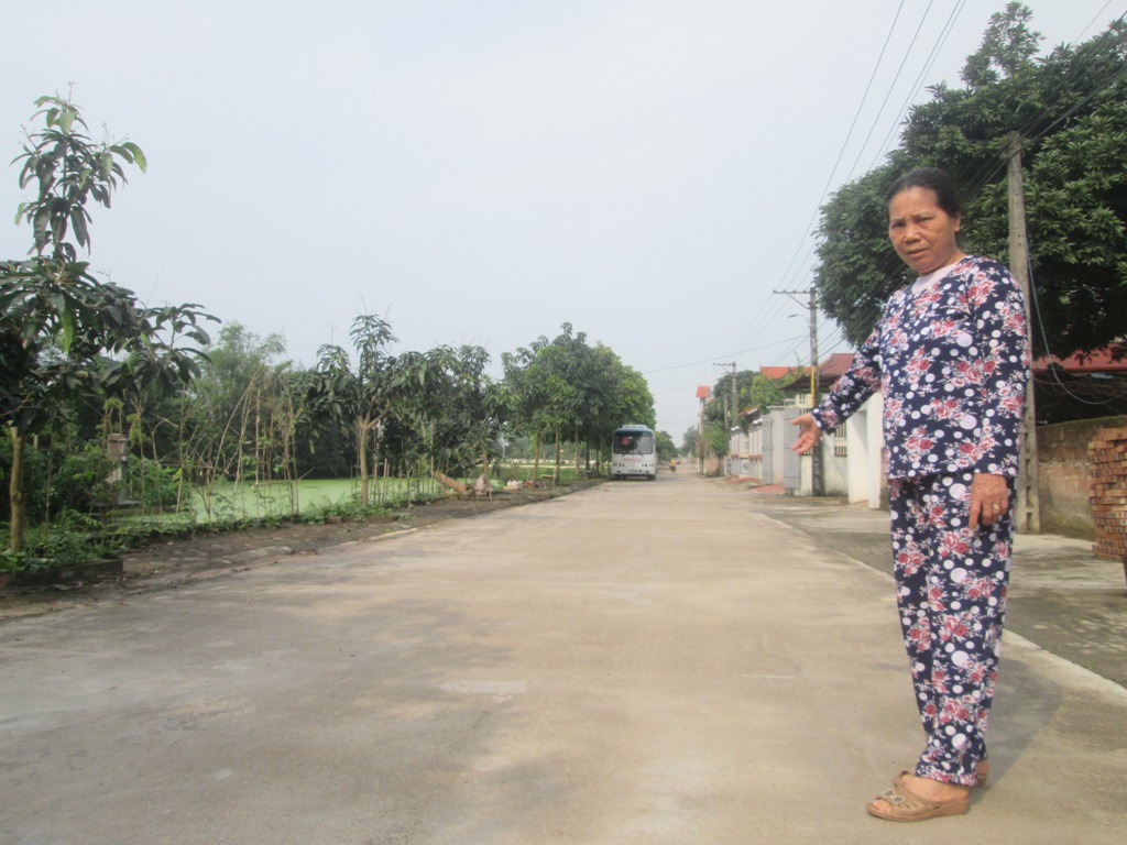 Hiến đất làm đường vì tương lai của quê hương