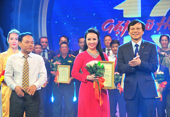 Vinh danh doanh nghiệp, doanh nhân tiêu biểu đồng hành cùng báo chí trong các hoạt động xã hội