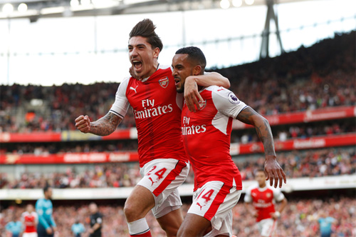 Arsenal vươn lên tốp đầu giải Ngoại hạng