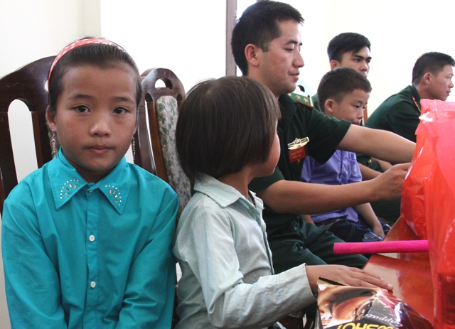 Những người cha đỡ đầu vùng biên ải