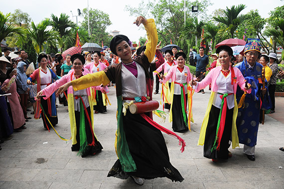 Biểu diễn múa cổ nhân kỷ niệm Ngày Giải phóng Thủ đô