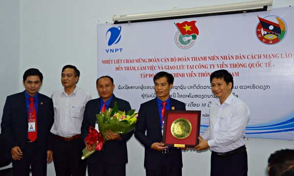 Đoàn đại biểu Đoàn Thanh niên Nhân dân Cách mạng Lào thăm và làm việc tại Tập đoàn VNPT