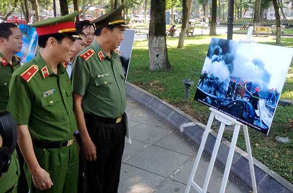 Trao giải và khai mạc triển lãm ảnh về phòng cháy, chữa cháy và cứu nạn, cứu hộ