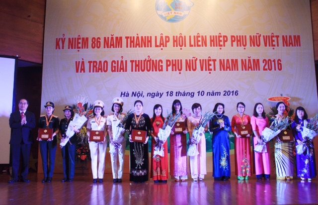 Vinh danh 16 tập thể, cá nhân đoạt Giải thưởng Phụ nữ Việt Nam năm 2016