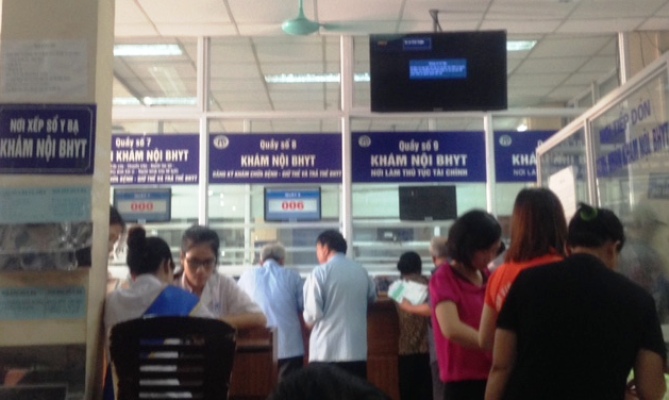 Người dân khám bệnh BHYT nhiều lần để lấy thuốc về bán là việc làm cần chấn chỉnh