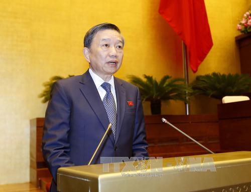 Trình Quốc hội về Dự án Luật Quản lý, sử dụng vũ khí, vật liệu nổ và công cụ hỗ trợ