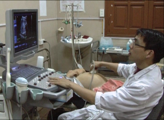 Từ 1 11 2016, người mang thai hộ được hưởng BHYT