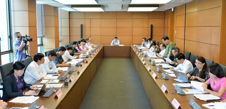 Quốc hội thảo luận tại tổ về kế hoạch tái cơ cấu nền kinh tế giai đoạn 2016-2020