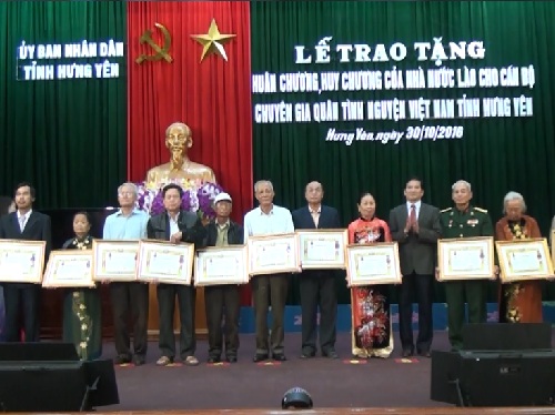 Trao tặng huân, huy chương cho cán bộ, chuyên gia, quân tình nguyện Việt Nam tỉnh Hưng Yên