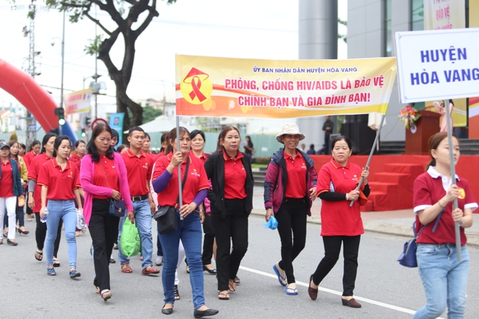 Đà Nẵng 2 500 người tuần hành hưởng ứng Ngày Thế giới phòng, chống HIV AIDS