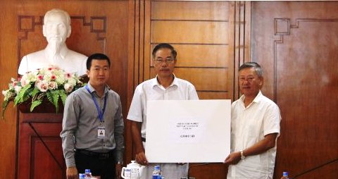 Cộng đồng người Việt Nam tại Lào chung tay ủng hộ đồng bào miền Trung