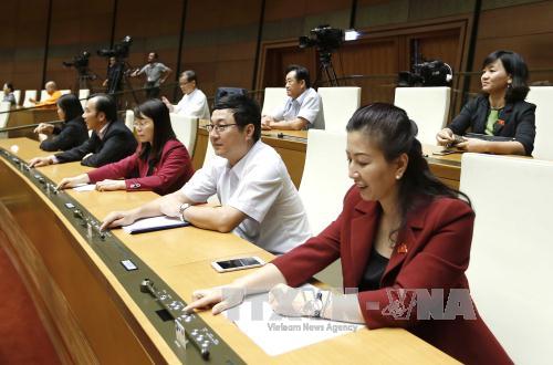Quốc hội thông qua Nghị quyết về kế hoạch phát triển kinh tế-xã hội năm 2017