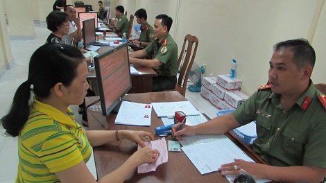 Tờ khai cấp, đổi hộ chiếu qua mạng đã mang tới sự hài lòng cho người dân