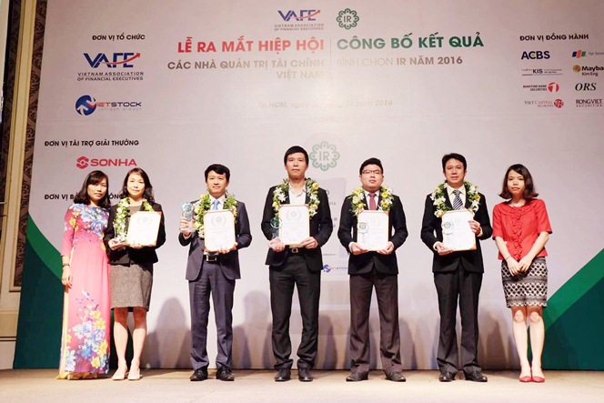 Tập đoàn Bảo Việt đạt Top 5 Doanh nghiệp niêm yết có hoạt động Quan hệ Nhà đầu tư tốt nhất năm 2016