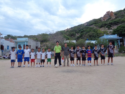 Mong có nhiều sức khỏe để thắp lửa ước mơ, niềm tin cho học trò ở đảo