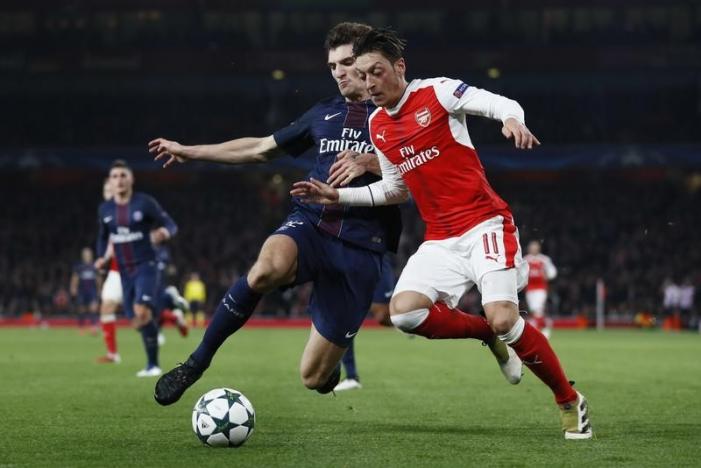 Arsenal đánh rơi chiến thắng tại Emirates
