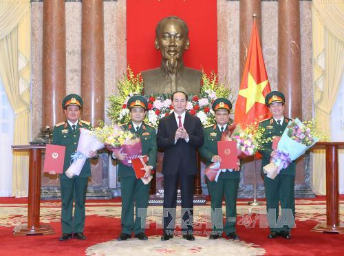 Chủ tịch nước Trần Đại Quang trao Quyết định thăng cấp hàm Thượng tướng Quân đội nhân dân Việt Nam