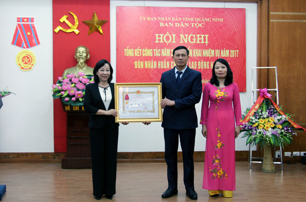 Ban Dân tộc tỉnh Quảng Ninh đón nhận Huân chương Lao động hạng Ba