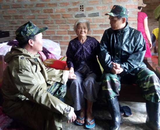 Khăng khít nghĩa tình quân dân