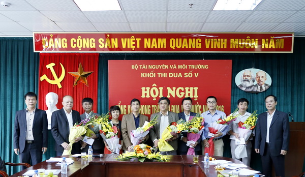 Đẩy mạnh phong trào thi đua yêu nước, phát huy các điển hình tiên tiến