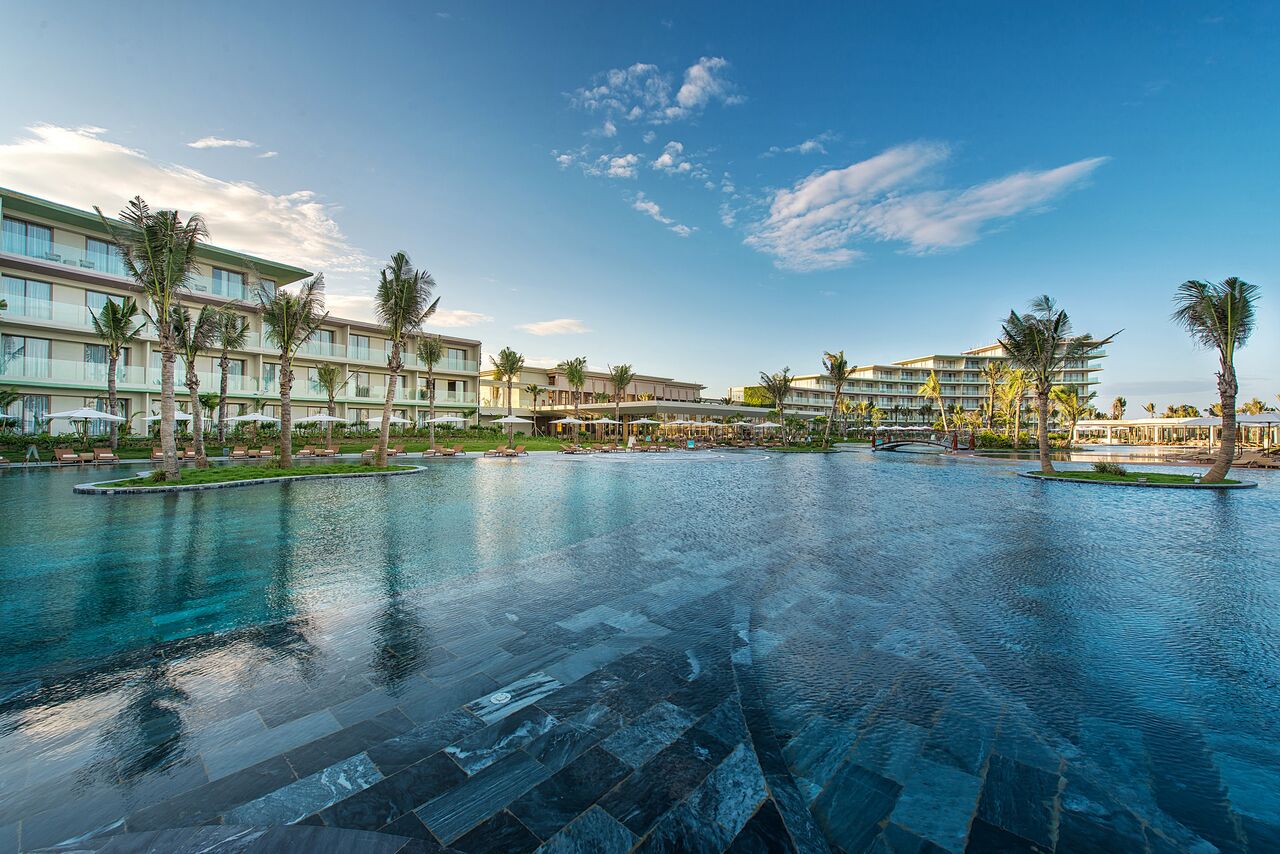 Mừng đón Giáng Sinh và Năm Mới tại FLC Samson Beach  Golf Resort
