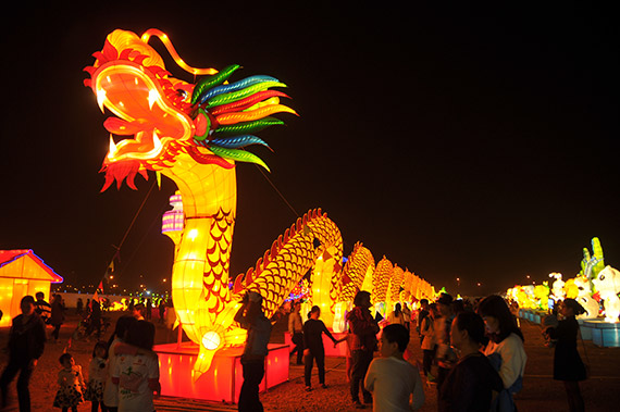 Lung linh lễ hội đèn lồng khổng lồ Việt – Hàn 2016