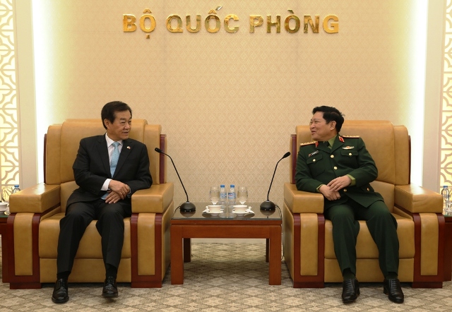 Đại tướng Ngô Xuân Lịch tiếp Thứ trưởng Bộ Quốc phòng Hàn Quốc