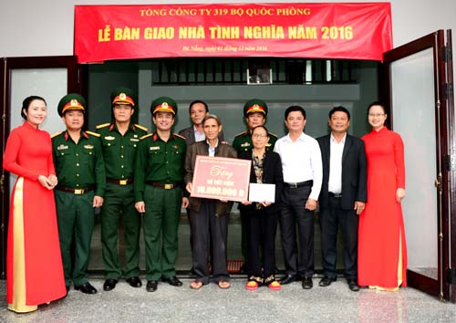 Tổng công ty 319 trao nhà tình nghĩa và sổ tiết kiệm cho các gia đình chính sách
